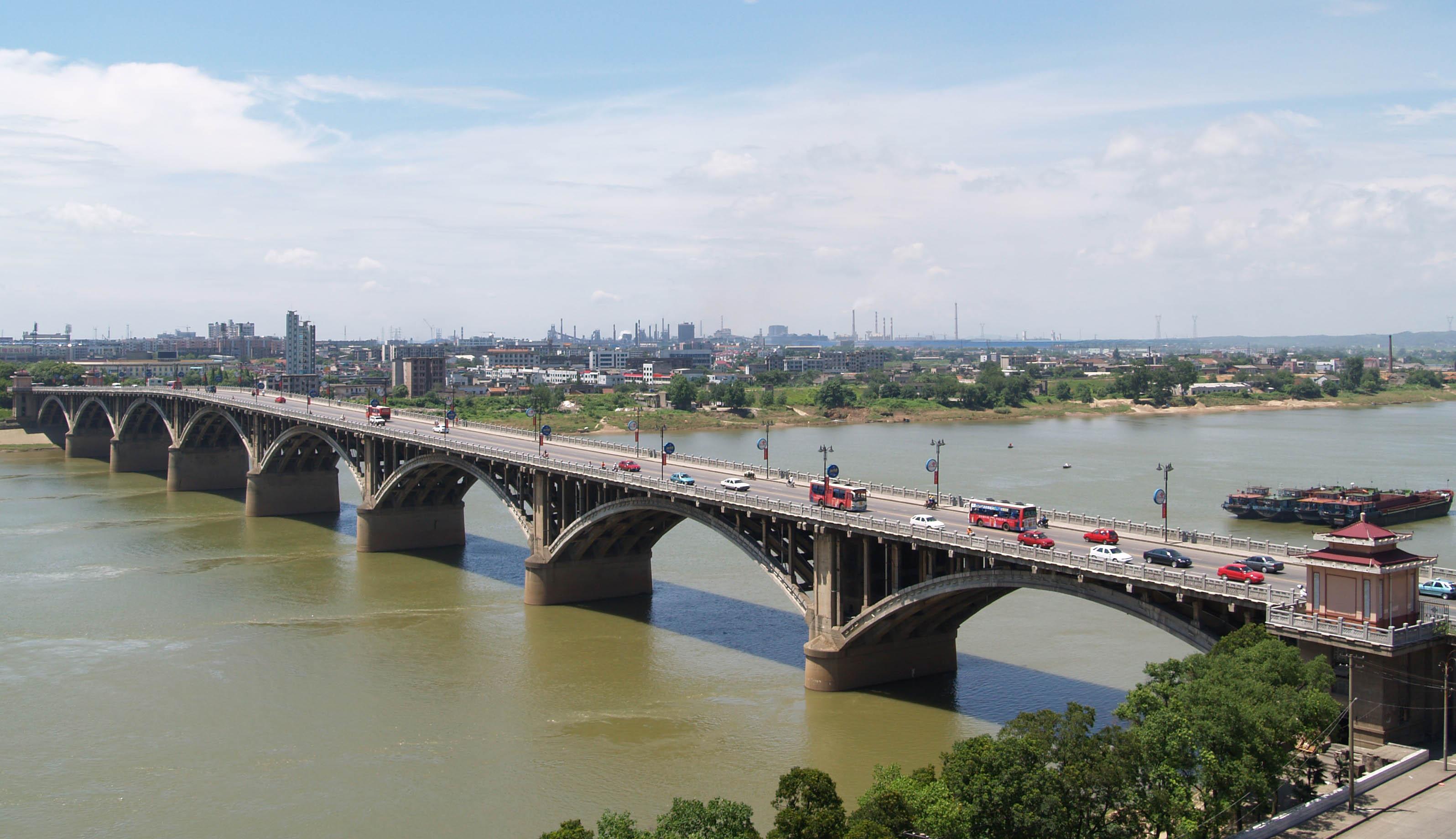 公司承建的湘潭一大橋工程被譽為“千里湘江第一橋”，比長沙市的第一座湘江大橋還早10年，一直以來是湘潭市標志性建筑
